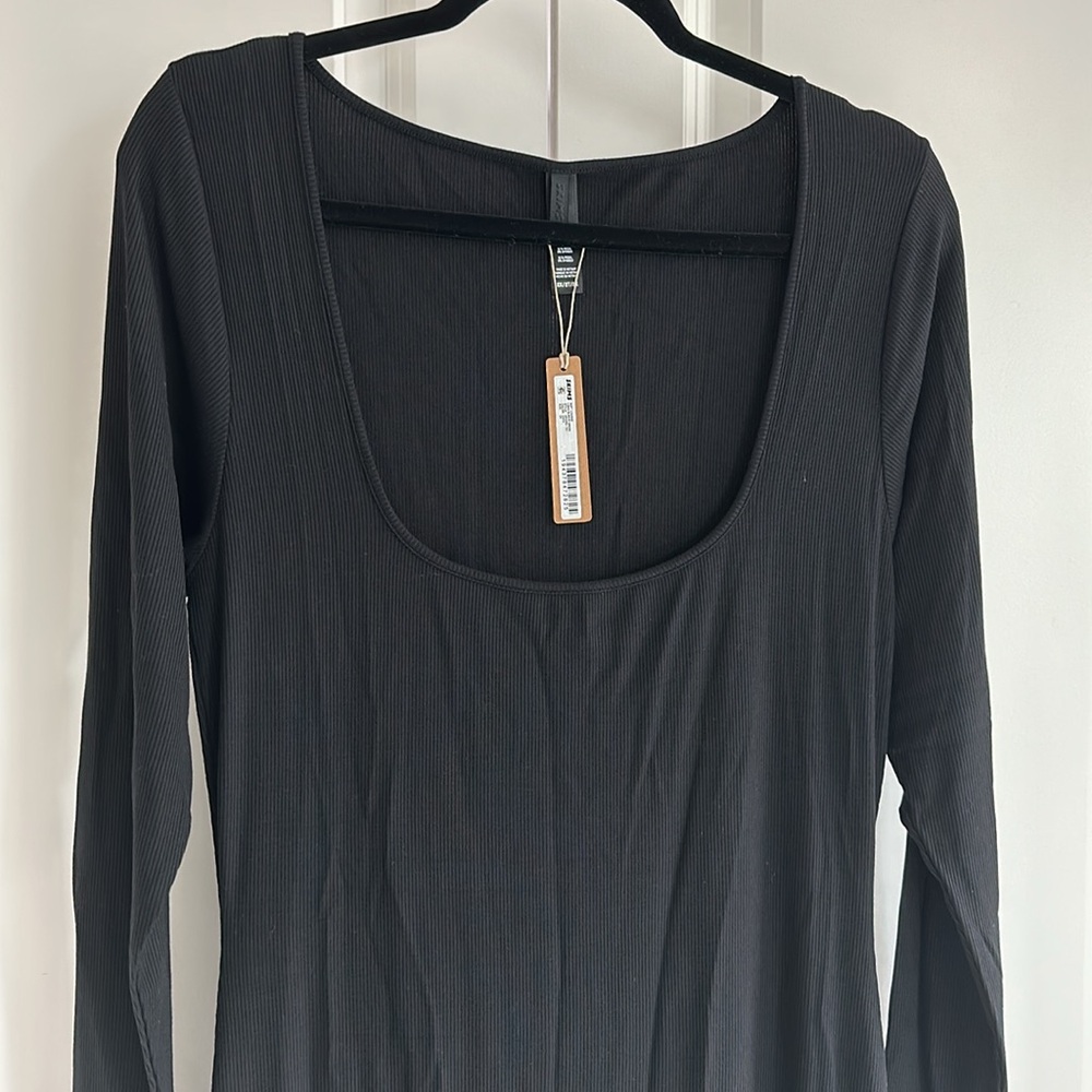 NWT Skims Long Sleeved, Maxi Dress with Deep Square Neckline Color Black Size 2x - Picture 6 of 11